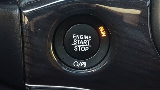 2018 Jeep Grand Cherokee Overland 4x4 - 18455296 - 23