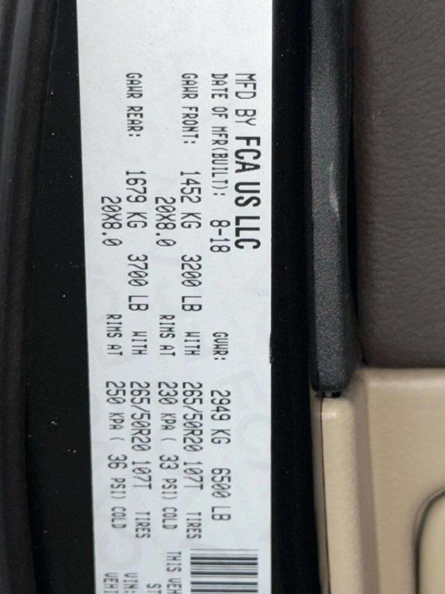 2018 Jeep Grand Cherokee Overland 4x4 - 22993953 - 16