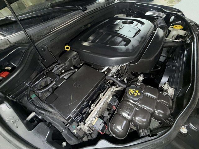 2018 Jeep Grand Cherokee Overland 4x4 - 22993953 - 29