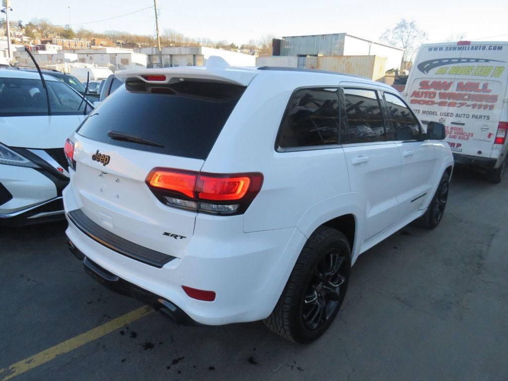 2018 Jeep Grand Cherokee SRT8 photo 2