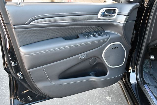 2018 Jeep Grand Cherokee SRT 4x4 SUV W/Signature Leather Package & High Performance Audio - 23023653 - 10
