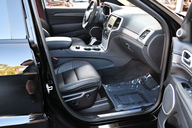 2018 Jeep Grand Cherokee SRT 4x4 SUV W/Signature Leather Package & High Performance Audio - 23023653 - 18