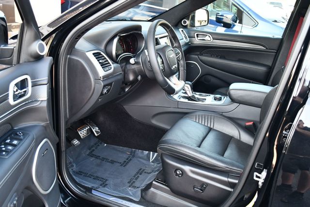 2018 Jeep Grand Cherokee SRT 4x4 SUV W/Signature Leather Package & High Performance Audio - 23023653 - 39