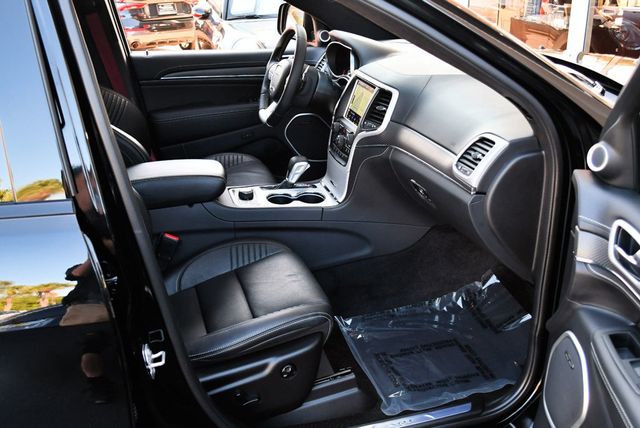 2018 Jeep Grand Cherokee SRT 4x4 SUV W/Signature Leather Package & High Performance Audio - 23023653 - 45