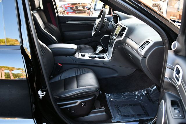 2018 Jeep Grand Cherokee SRT 4x4 SUV W/Signature Leather Package & High Performance Audio - 23023653 - 46