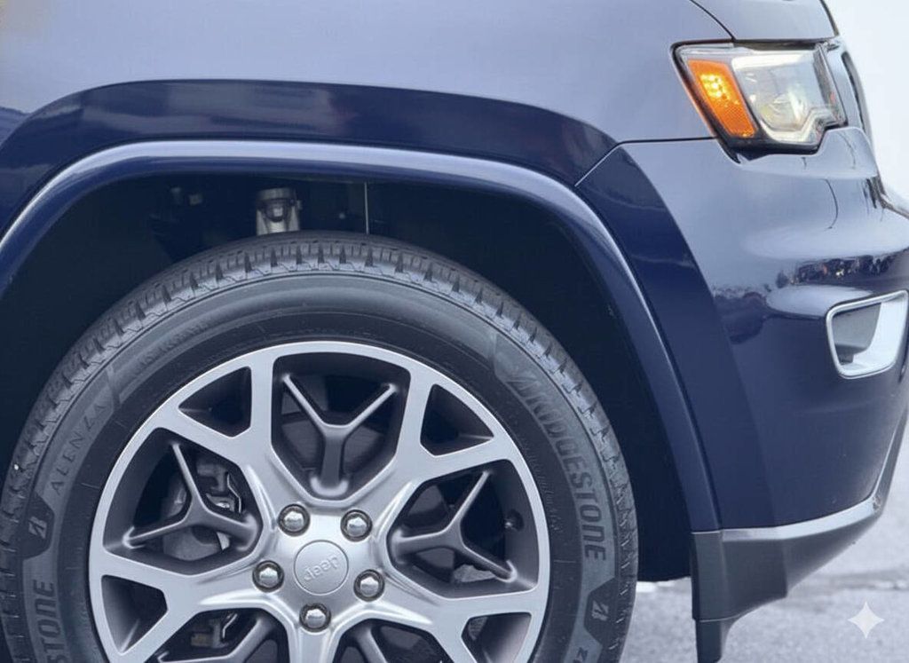 2018 Jeep Grand Cherokee Sterling Edition 2018 - Luxury, Tech, & Adventure Combined - 22943139 - 9