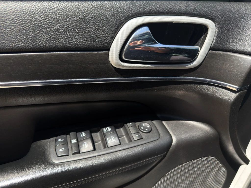 2018 Jeep Grand Cherokee STERLING EDITION, CLEAN CARFAX, 5.7L V8 HEMI, PANO SUNROOF!! - 23041928 - 11