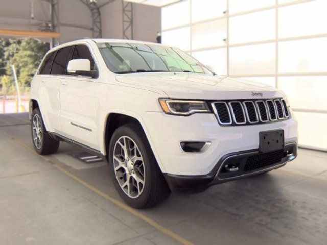 2018 Jeep Grand Cherokee STERLING EDITION, CLEAN CARFAX, 5.7L V8 HEMI, PANO SUNROOF!! - 23041928 - 1