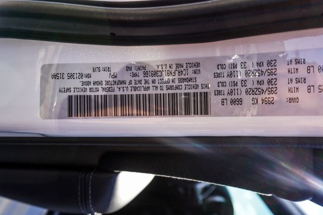 2018 Jeep Grand Cherokee Trackhawk 4x4 - 23074496 - 38