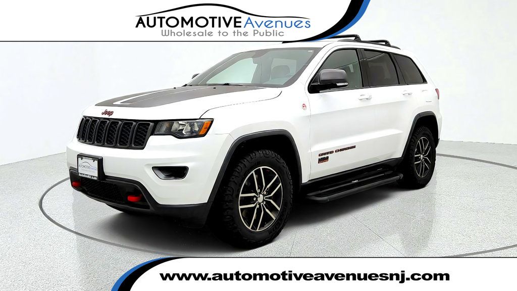2018 Jeep Grand Cherokee Trailhawk 4x4 *Ltd Avail* w/ 5.7L HEMI V8 & Power Sunroof - 23084979 | Video 1