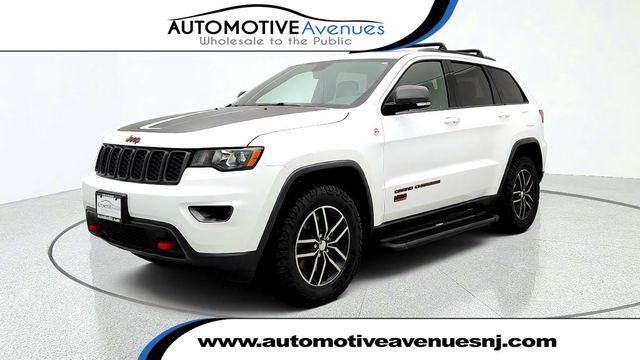 2018 Jeep Grand Cherokee Trailhawk 4x4 *Ltd Avail* w/ 5.7L HEMI V8 & Power Sunroof - 23084979 - 0