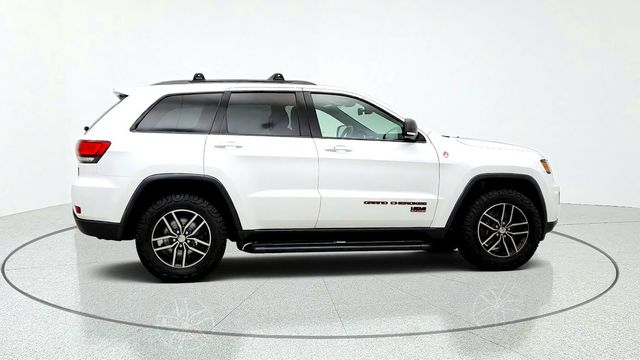 2018 Jeep Grand Cherokee Trailhawk 4x4 *Ltd Avail* w/ 5.7L HEMI V8 & Power Sunroof - 23084979 - 3