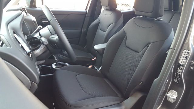 2018 Jeep Renegade Altitude 4x4 - 18569932 - 11