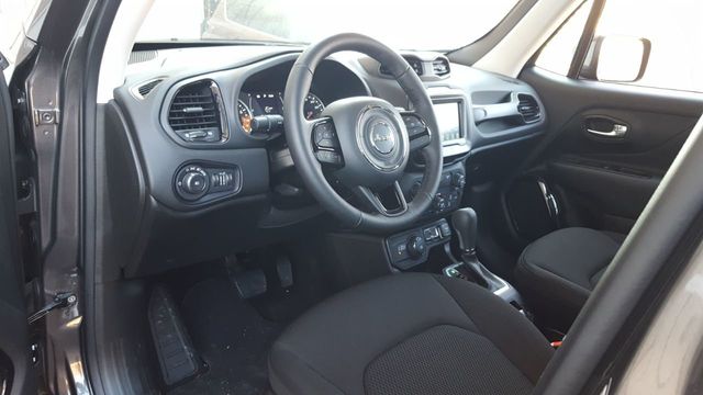 2018 Jeep Renegade Altitude 4x4 - 18569932 - 12