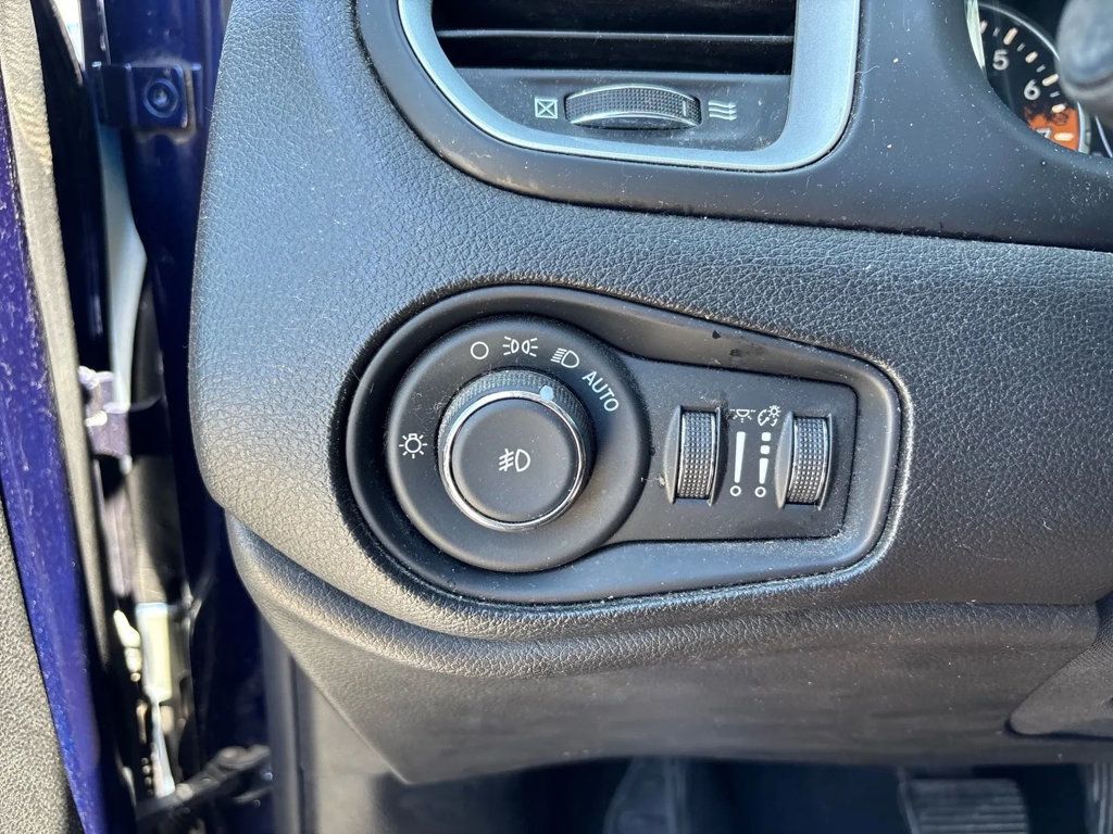 2018 Jeep Renegade Latitude FWD - 23041558 - 10