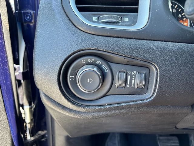 2018 Jeep Renegade Latitude FWD - 23041558 - 10
