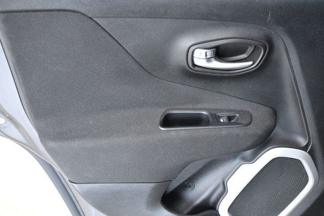 2018 Jeep Renegade Latitude FWD - 22958156 - 10