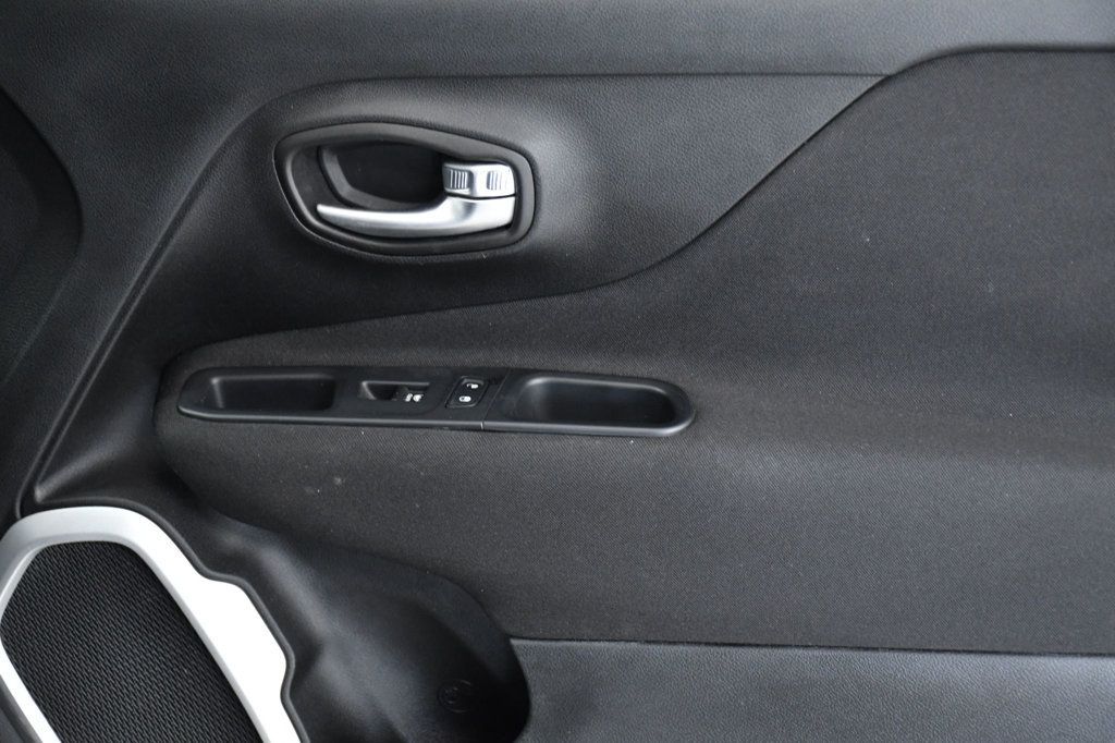 2018 Jeep Renegade Latitude FWD - 22958156 - 17