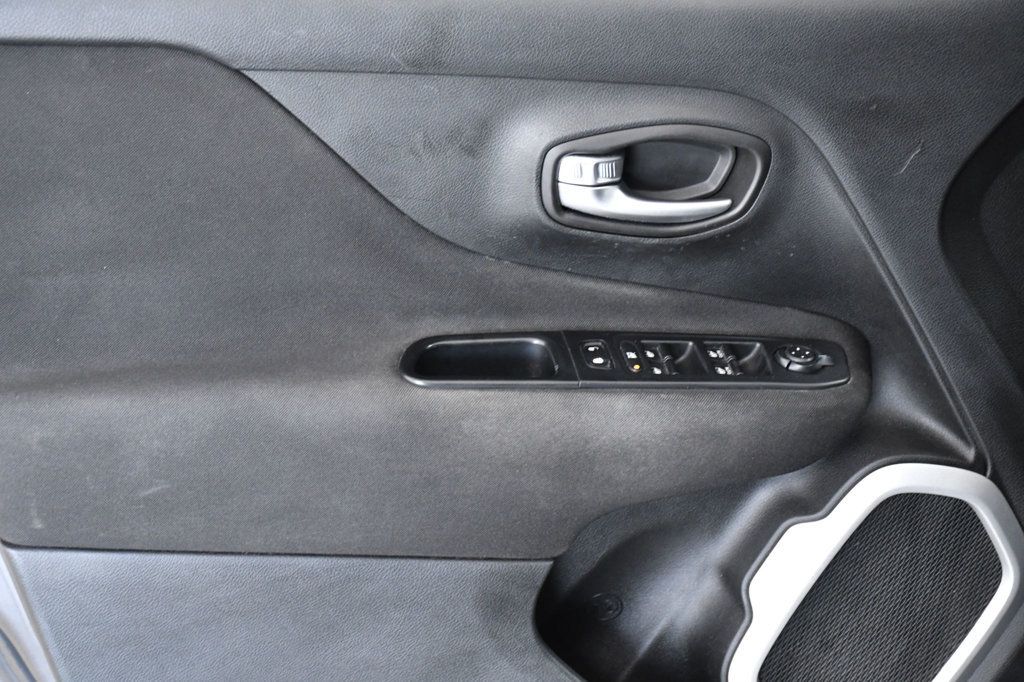 2018 Jeep Renegade Latitude FWD - 22958156 - 8