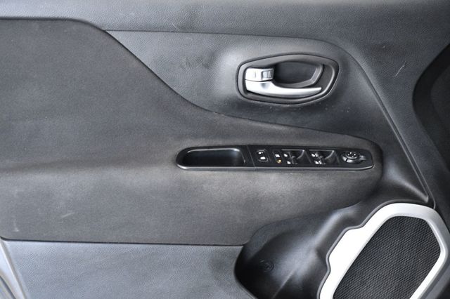 2018 Jeep Renegade Latitude FWD - 22958156 - 8