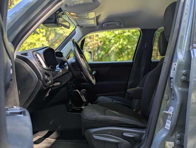 2018 Jeep Renegade Latitude FWD - 23035614 - 17