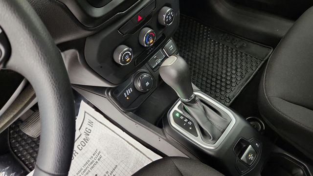 2018 Jeep Renegade Upland Edition 4x4 w/ My Sky Panels + Power & Air Group - 23032294 - 16