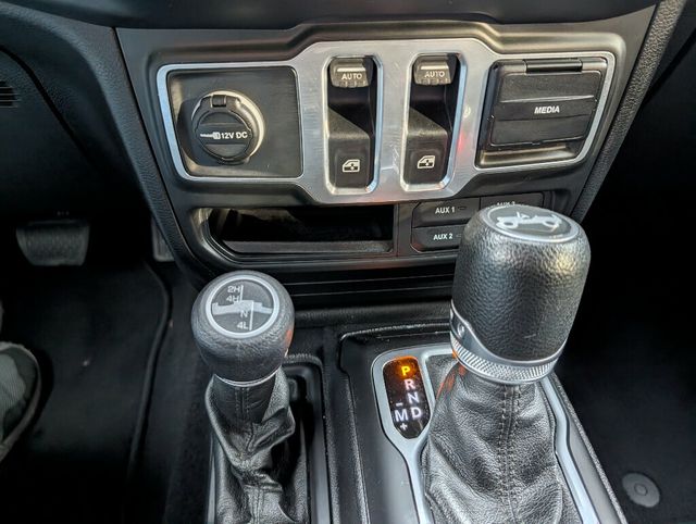 2018 Jeep Wrangler Loaded 2-Door JL 4x4 Convertible - 22949194 - 28