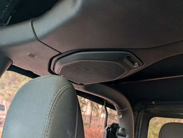 2018 Jeep Wrangler LOADED TWO DOOR - 22949194 - 30