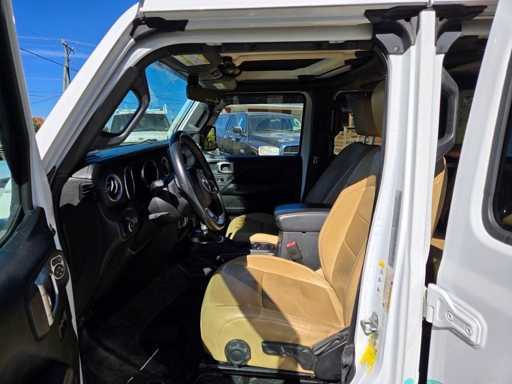 2018 Jeep Wrangler Unlimited Sahara - 22642836 - 19