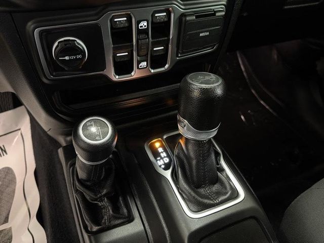 2018 Jeep Wrangler Unlimited Sport - 23075987 - 18