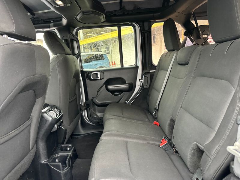 2018 Jeep Wrangler Unlimited Sport S - 22962517 - 14