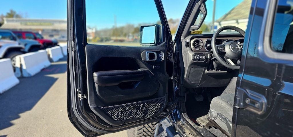 2018 Jeep Wrangler Unlimited Sport S - 22775291 - 12