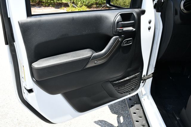 2018 Jeep Wrangler JK Golden Eagle 4x4 W/Body Color Hard Top - 23037776 - 10
