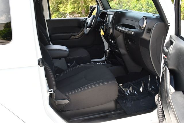 2018 Jeep Wrangler JK Golden Eagle 4x4 W/Body Color Hard Top - 23037776 - 17