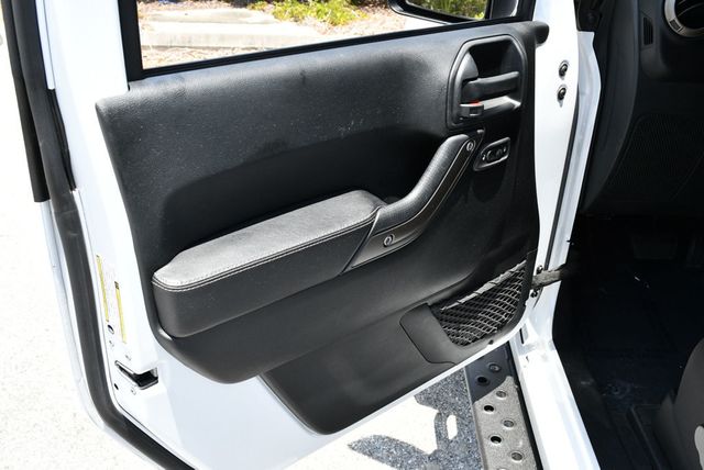 2018 Jeep Wrangler JK Golden Eagle 4x4 W/Body Color Hard Top - 23037776 - 38