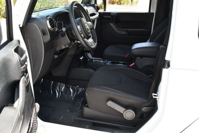 2018 Jeep Wrangler JK Golden Eagle 4x4 W/Body Color Hard Top - 23037776 - 41