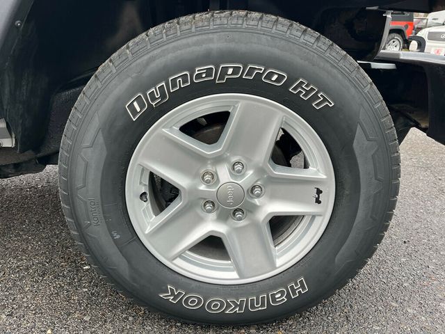 2018 Jeep Wrangler JK JK with 6 SPEED STICK SHIFT - 22945618 - 9