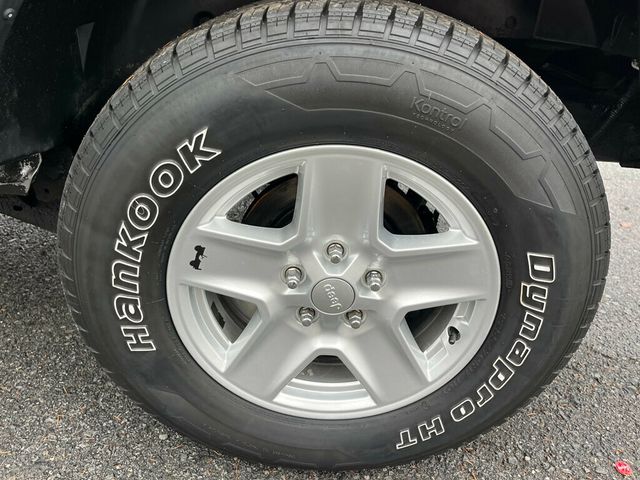 2018 Jeep Wrangler JK JK with 6 SPEED STICK SHIFT - 22945618 - 11