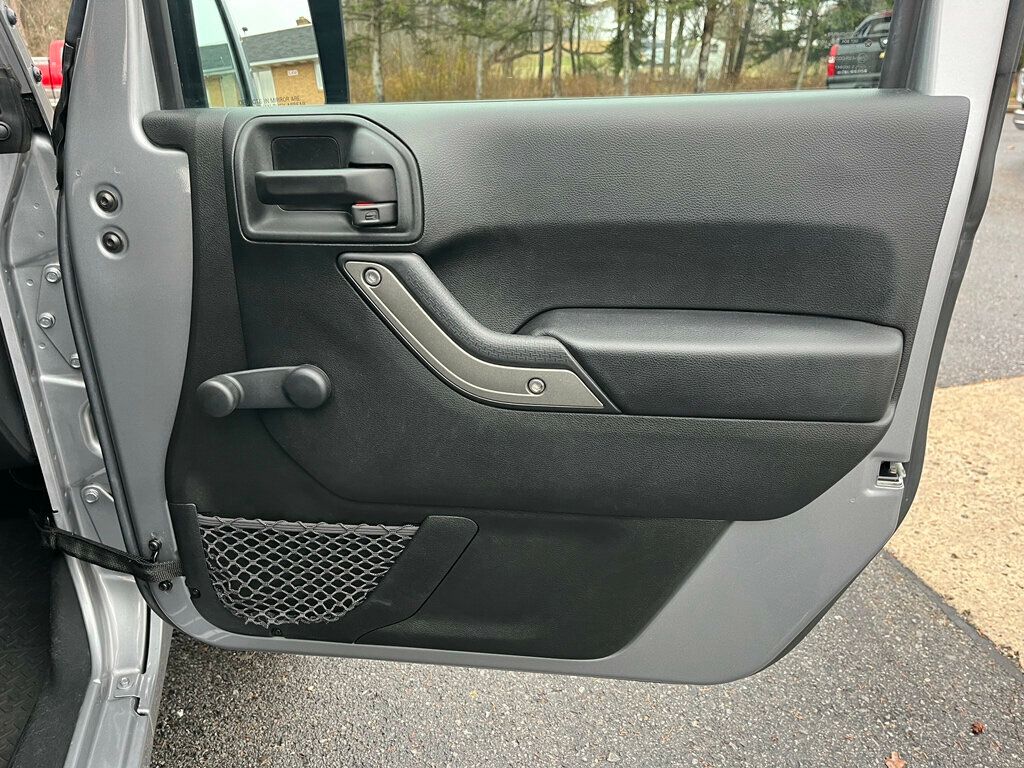 2018 Jeep Wrangler JK JK with 6 SPEED STICK SHIFT - 22945618 - 17