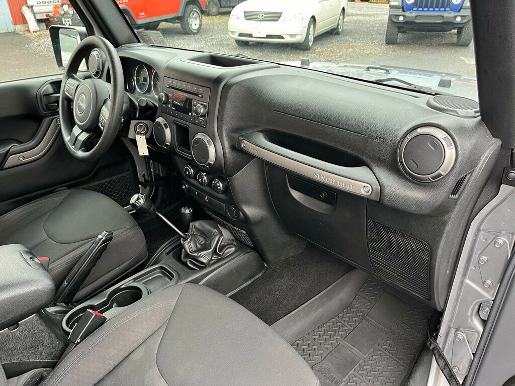 2018 Jeep Wrangler JK JK with 6 SPEED STICK SHIFT - 22945618 - 18