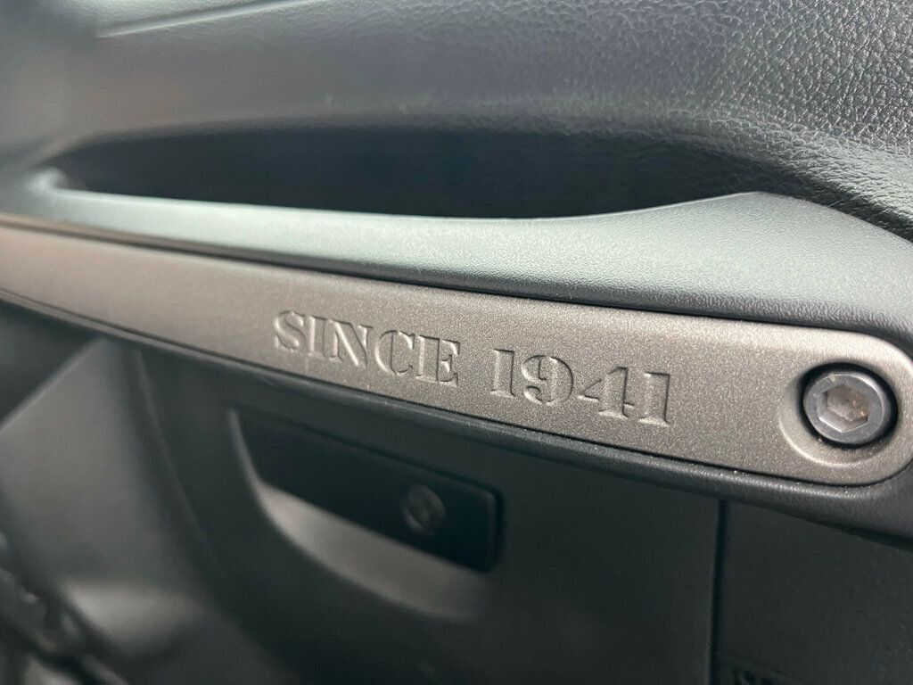 2018 Jeep Wrangler JK JK with 6 SPEED STICK SHIFT - 22945618 - 19