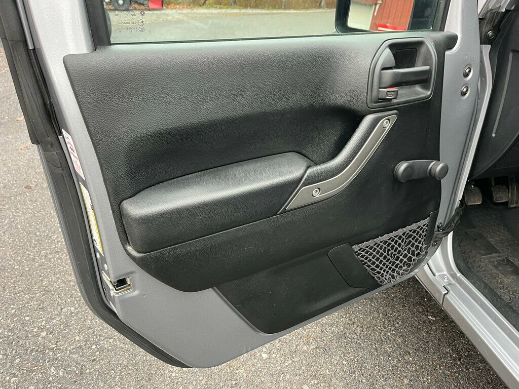 2018 Jeep Wrangler JK JK with 6 SPEED STICK SHIFT - 22945618 - 27