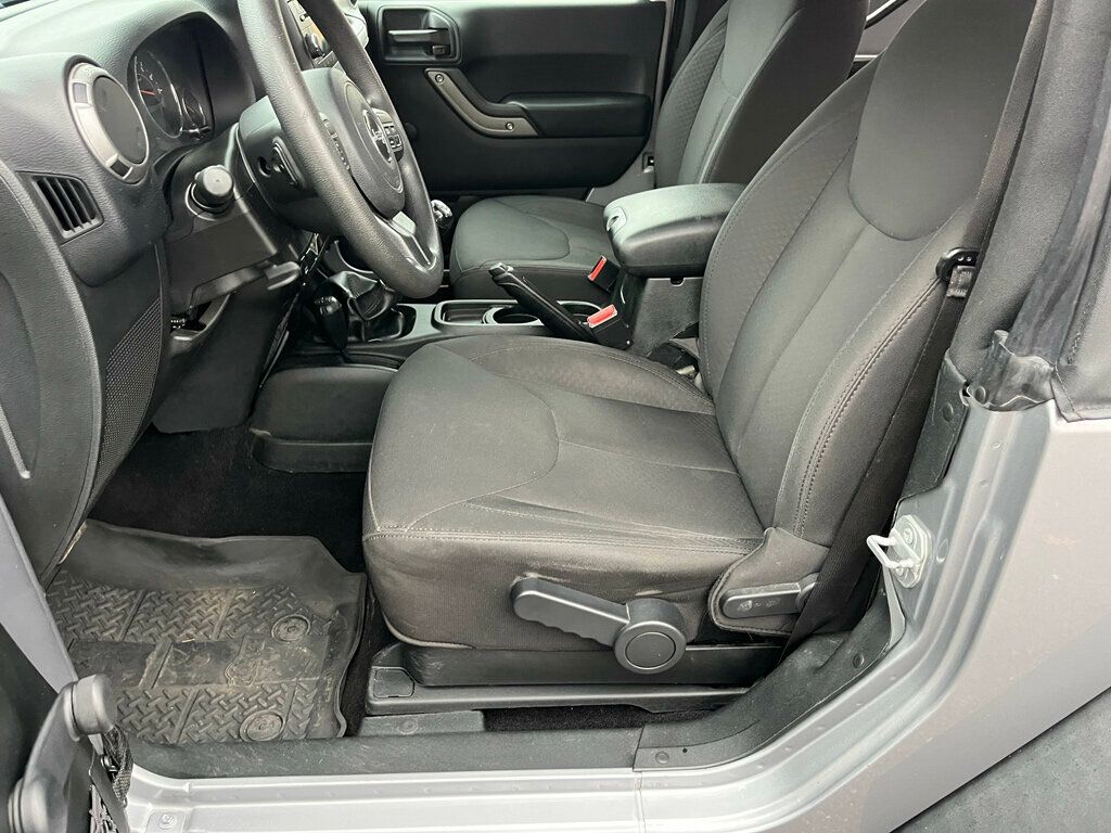 2018 Jeep Wrangler JK JK with 6 SPEED STICK SHIFT - 22945618 - 31