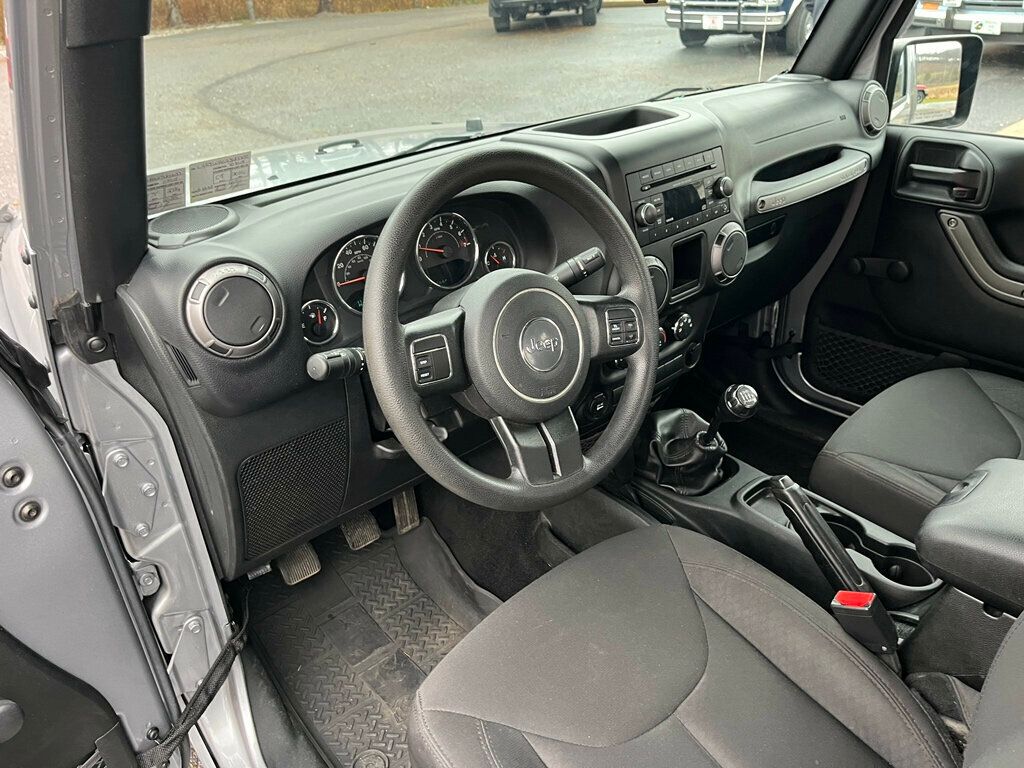 2018 Jeep Wrangler JK JK with 6 SPEED STICK SHIFT - 22945618 - 32