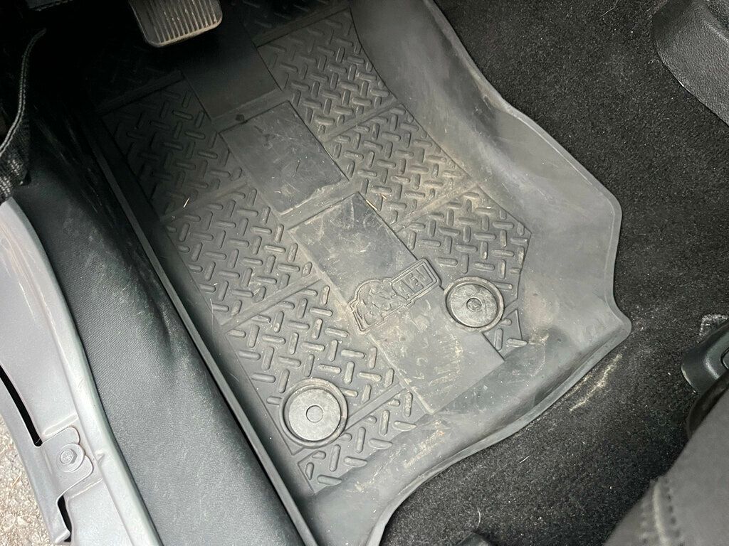 2018 Jeep Wrangler JK JK with 6 SPEED STICK SHIFT - 22945618 - 33