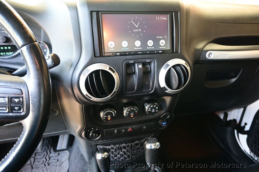 2018 Jeep Wrangler JK Sahara 4x4 - 23043258 - 21