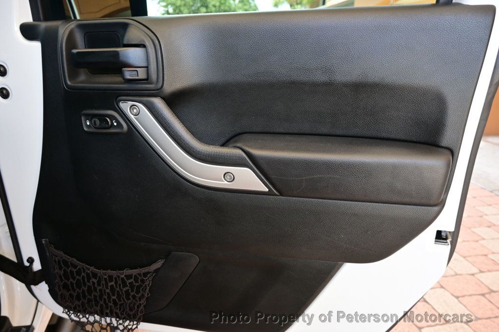 2018 Jeep Wrangler JK Sahara 4x4 - 23043258 - 26