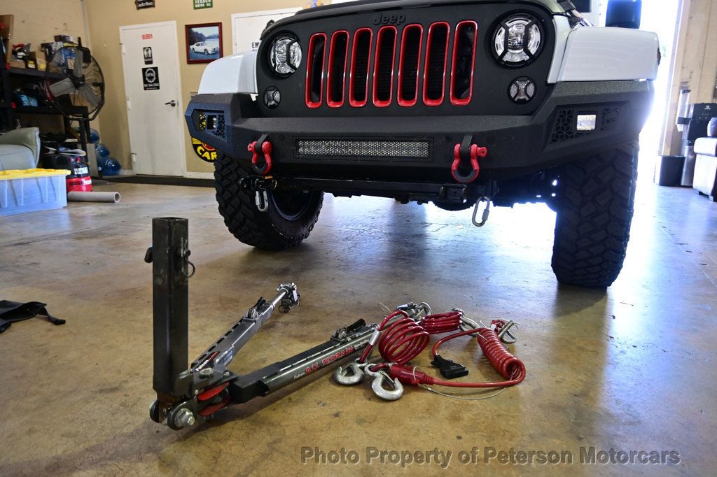 2018 Jeep Wrangler JK Sahara 4x4 - 23043258 - 38