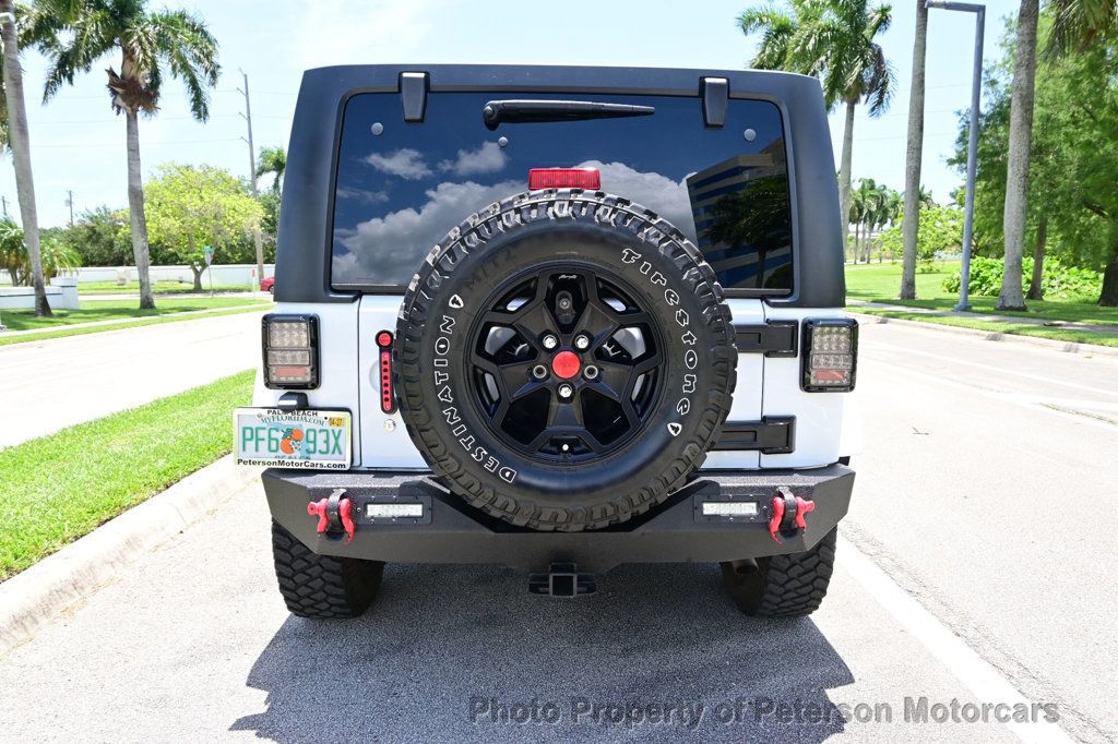 2018 Jeep Wrangler JK Sahara 4x4 - 23043258 - 3