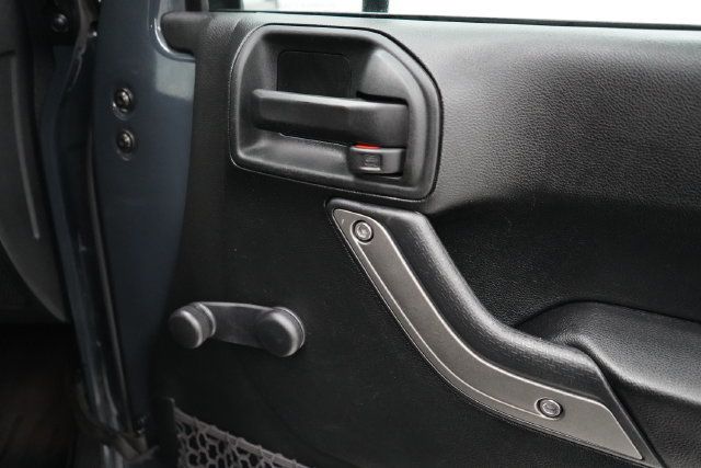 2018 Jeep Wrangler JK Sport 4x4 - 23085788 - 29